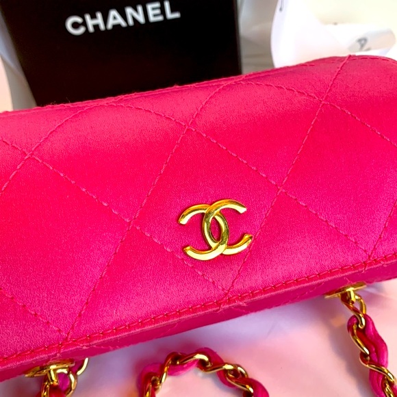 CHANEL 💕 Hot Pink Fuchsia Magenta Barbicore Barrel Vegan Quilted Silk Gold HW - Picture 16 of 16
